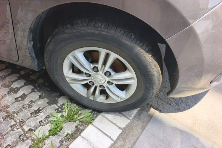 Used SAIC MAXUS G10 2016 2.4L Manual Elite Edition Right Front Wheel Hub