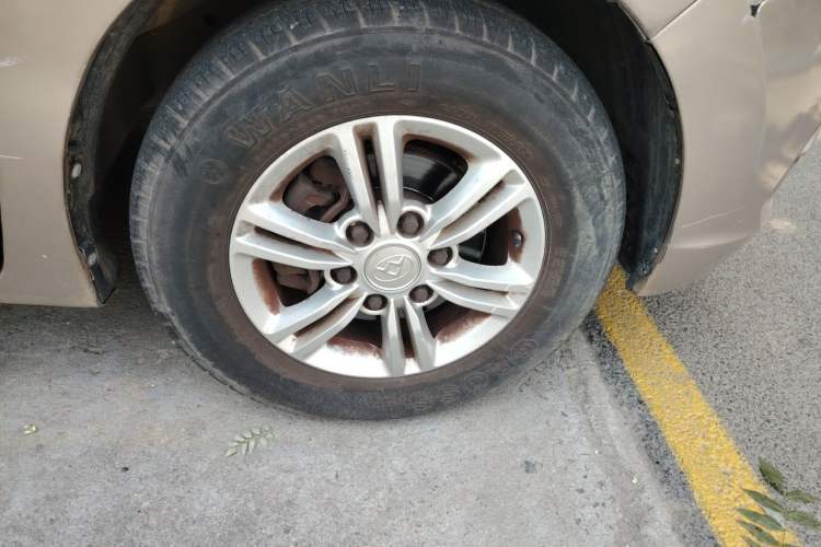 Used SAIC MAXUS G10 2016 2.0T Automatic Elite Edition Right Front Wheel Hub