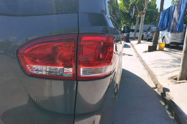Used SAIC MAXUS G10 2016 2.0T Automatic Luxury Edition Right Rear Taillight