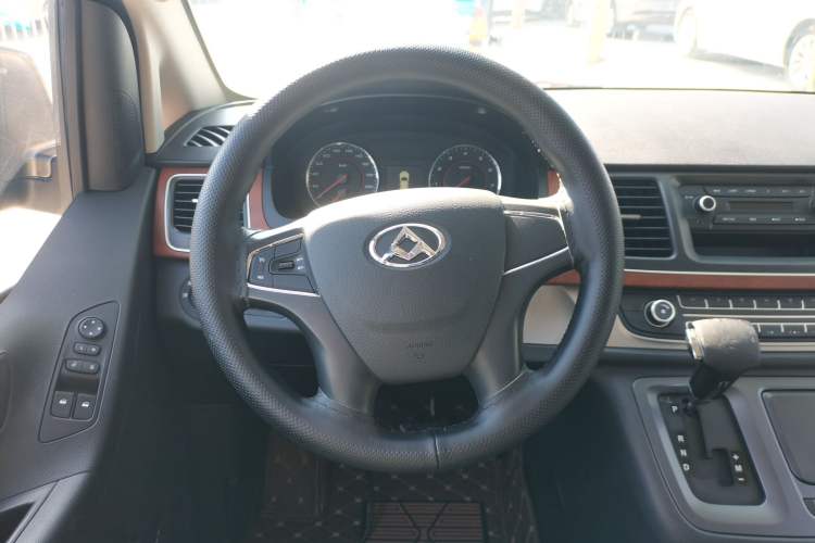 Used SAIC MAXUS G10 2016 2.0T Automatic Luxury Edition Steering Wheel