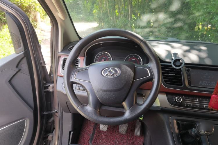 Used SAIC MAXUS G10 2016 1.9T Manual Elite Edition Diesel China V Standard Steering Wheel