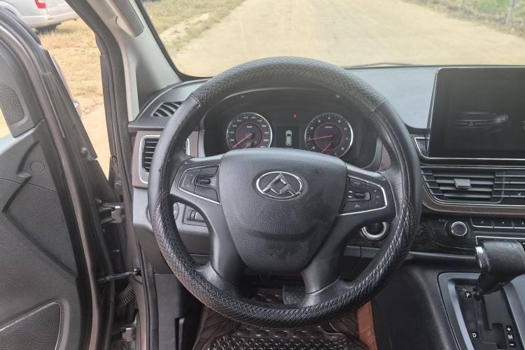 Used SAIC MAXUS G10 2016 2.0T Automatic Luxury Executive Edition Steering Wheel