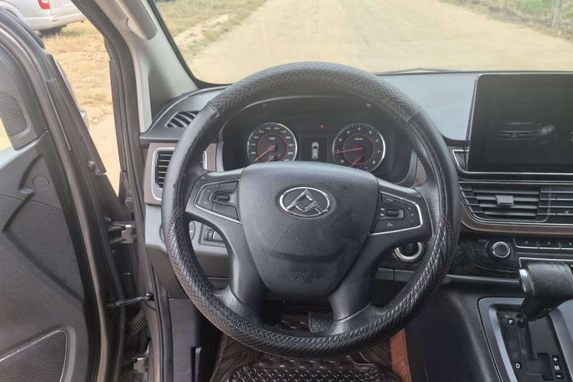 Used SAIC MAXUS G10 2016 2.0T Automatic Luxury Executive Edition Steering Wheel
