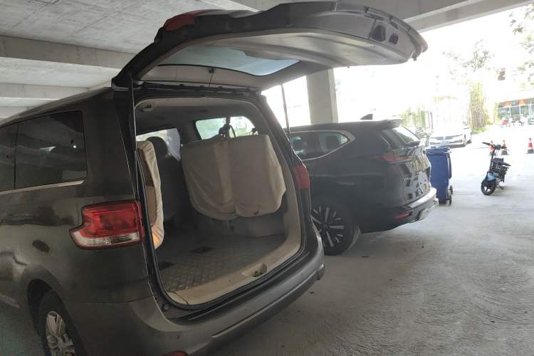 Used SAIC MAXUS G10 2016 2.0T Automatic Executive Edition Trunk