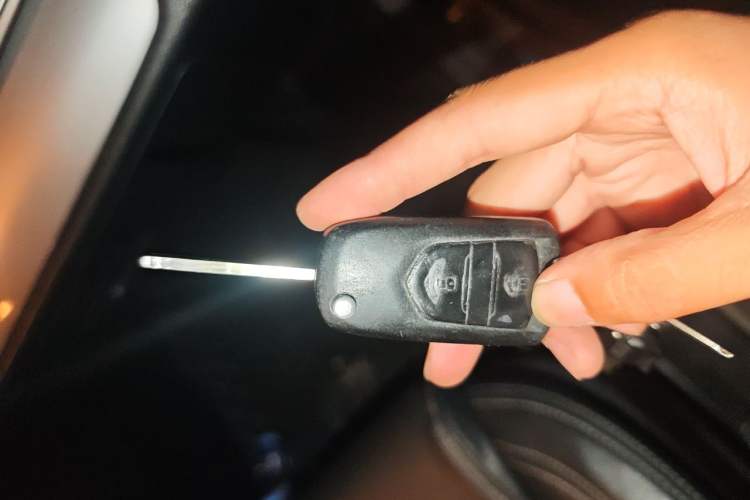 Used SAIC MAXUS G10 2016 2.0T Automatic Elite Edition Vehicle Key