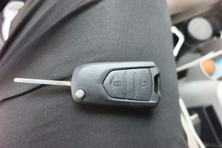 Used SAIC MAXUS G10 2016 2.4L Manual Elite Edition Vehicle Key