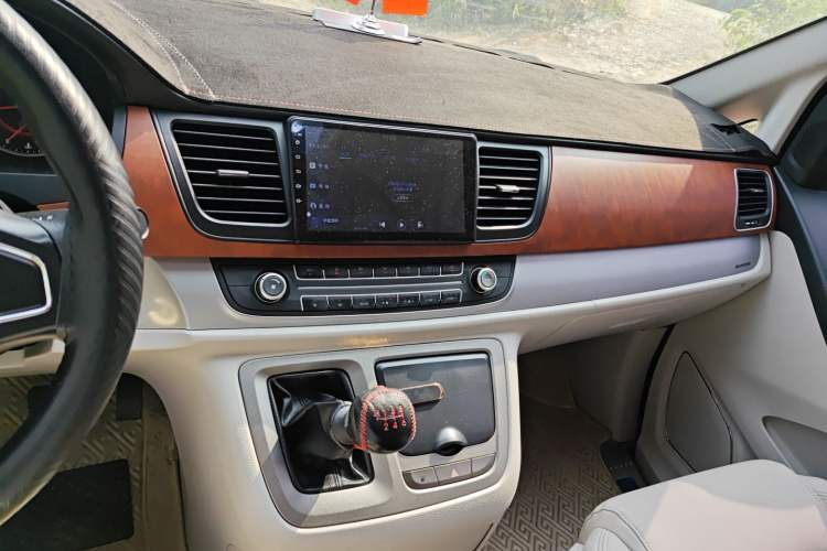 Used SAIC MAXUS G10 2016 2.0T Manual Elite Edition Audio And AC Panel