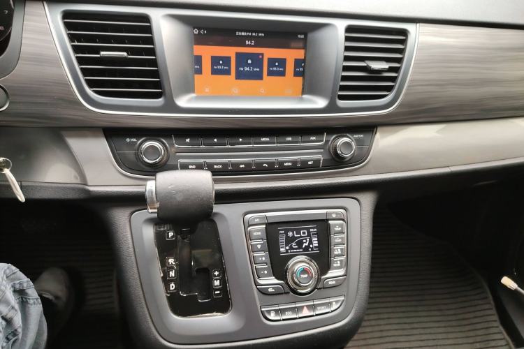 Used SAIC MAXUS G10 2016 2.0T Automatic Elite Edition Audio And AC Panel