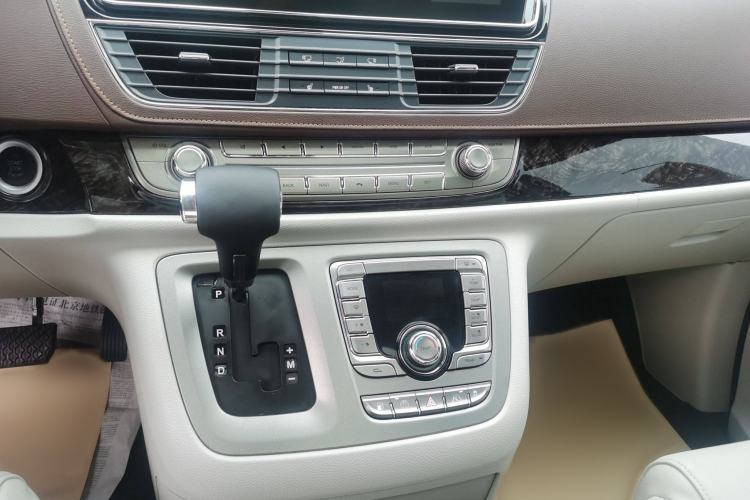 Used SAIC MAXUS G10 2016 2.0T Automatic Flagship Edition Audio And AC Panel