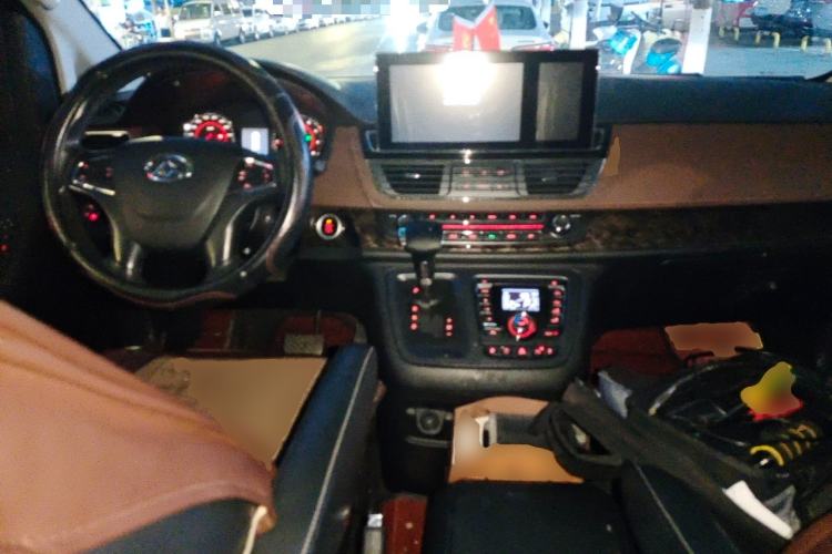 Used SAIC MAXUS G10 2016 2.0T Automatic Flagship Edition Center Console