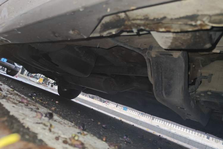 Used SAIC MAXUS G10 2016 2.0T Automatic Elite Edition Chassis Front Right