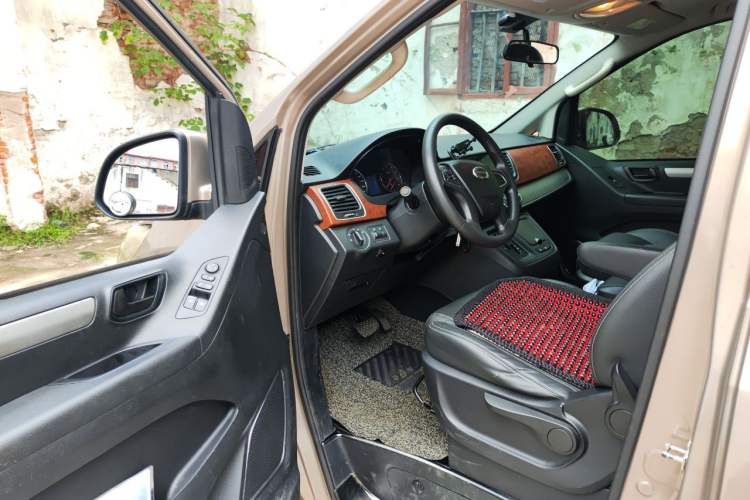 Used SAIC MAXUS G10 2016 2.0T Automatic Elite Edition Driver Seat