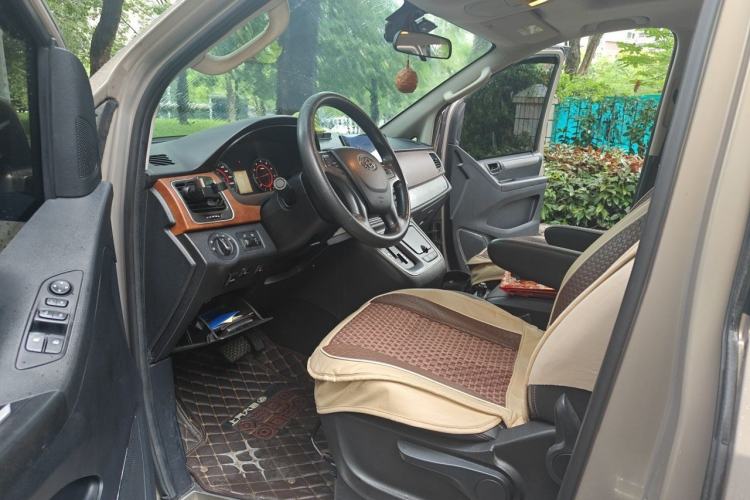 Used SAIC MAXUS G10 2016 2.0T Automatic Elite Edition Driver Seat