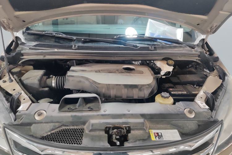 Used SAIC MAXUS G10 2016 2.0T Automatic Elite Edition Engine Bay