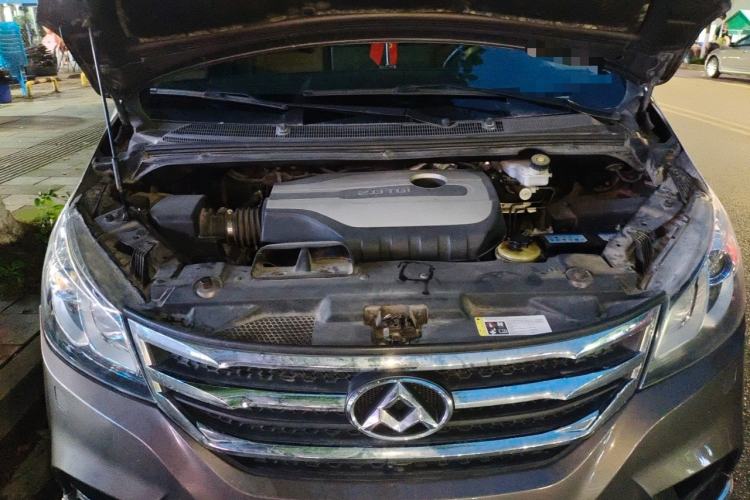 Used SAIC MAXUS G10 2016 2.0T Automatic Flagship Edition Engine Bay