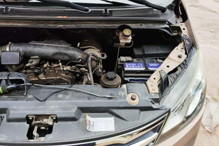 Used SAIC MAXUS G10 2016 2.0T Automatic Elite Edition Engine Bay Left