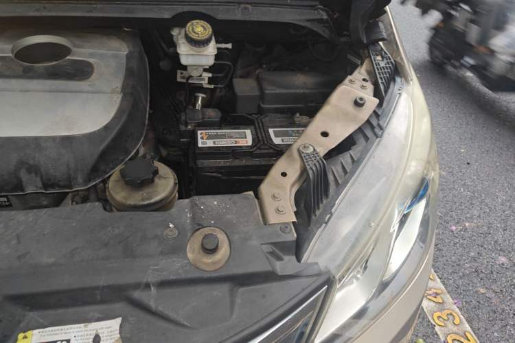 Used SAIC MAXUS G10 2016 2.0T Automatic Elite Edition Engine Bay Left