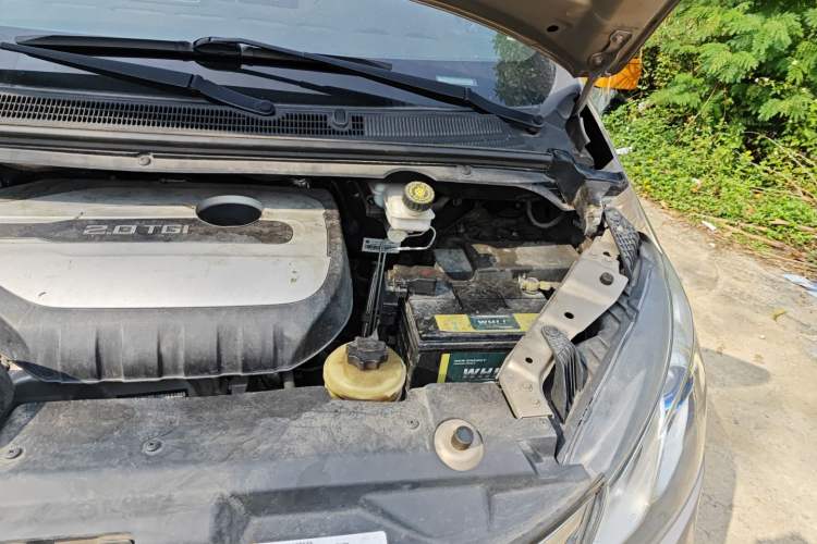 Used SAIC MAXUS G10 2016 2.0T Manual Elite Edition Engine Bay Left