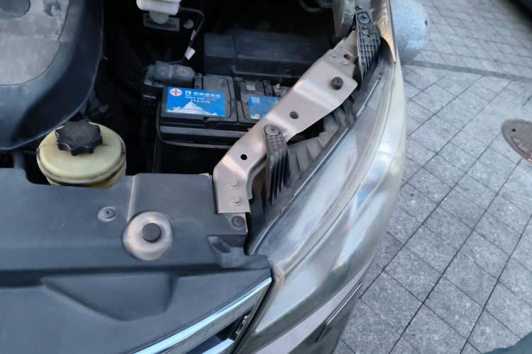 Used SAIC MAXUS G10 2016 2.0T Automatic Executive Edition Engine Bay Left