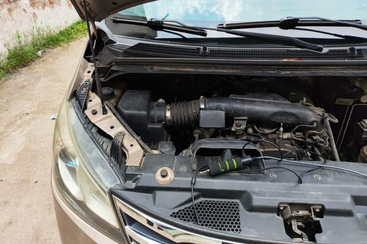 Used SAIC MAXUS G10 2016 2.0T Automatic Elite Edition Engine Bay Right