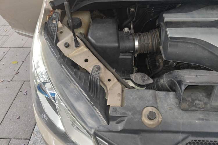 Used SAIC MAXUS G10 2016 2.0T Automatic Elite Edition Engine Bay Right