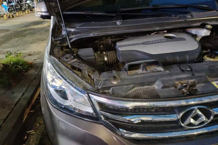 Used SAIC MAXUS G10 2016 2.0T Automatic Flagship Edition Engine Bay Right