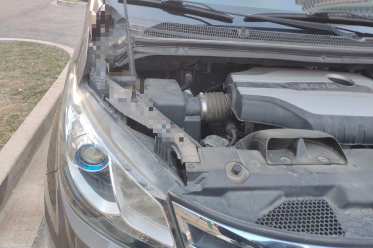 Used SAIC MAXUS G10 2016 2.0T Automatic Luxury Executive Edition Engine Bay Right