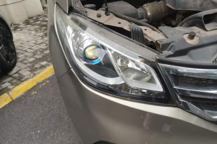 Used SAIC MAXUS G10 2016 2.0T Automatic Elite Edition Exterior 6