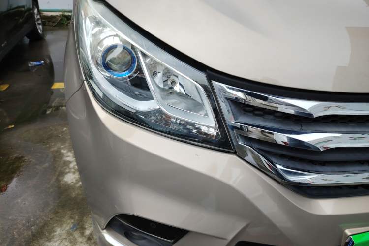 Used SAIC MAXUS G10 2016 2.0T Automatic Elite Edition Exterior 6