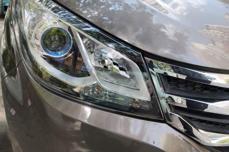 Used SAIC MAXUS G10 2016 2.0T Automatic Fashion Edition Exterior 6