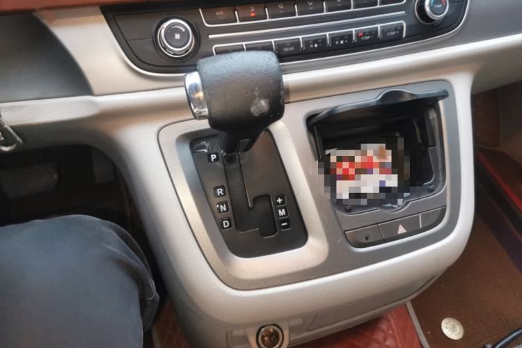 Used SAIC MAXUS G10 2016 2.0T Automatic Elite Edition Gear Lever