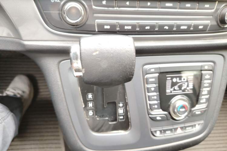 Used SAIC MAXUS G10 2016 2.0T Automatic Elite Edition Gear Lever