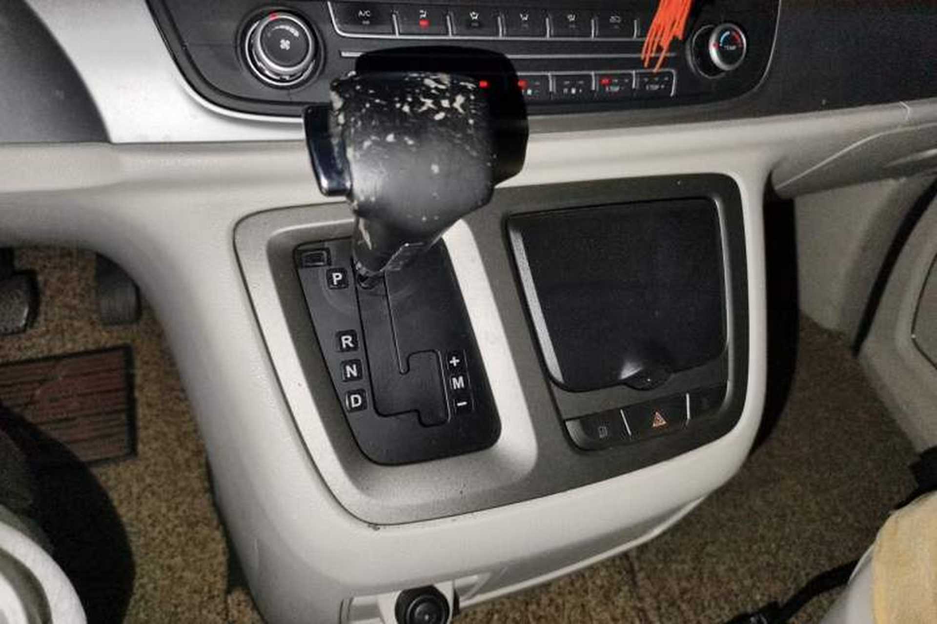 Used SAIC MAXUS G10 2016 2.0T Automatic Elite Edition Gear Lever