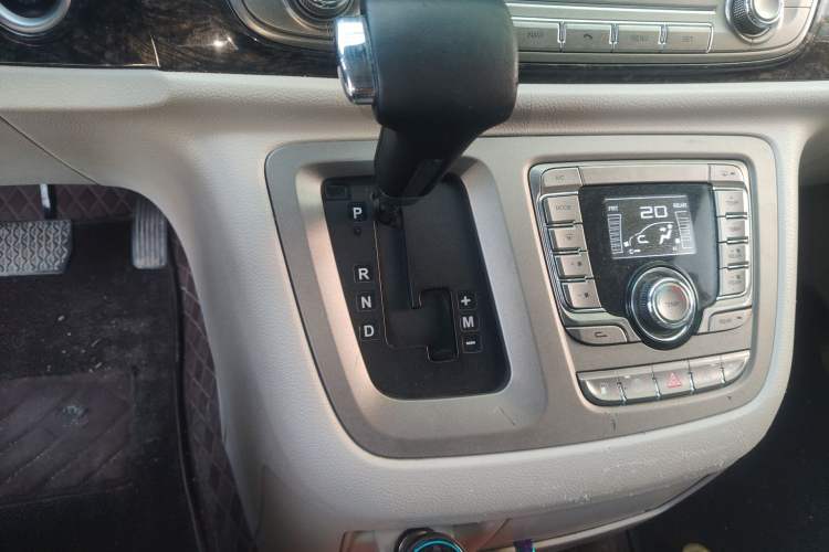 Used SAIC MAXUS G10 2016 2.0T Automatic Flagship Edition Gear Lever