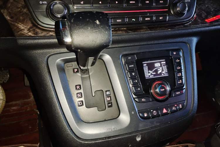 Used SAIC MAXUS G10 2016 2.0T Automatic Flagship Edition Gear Lever