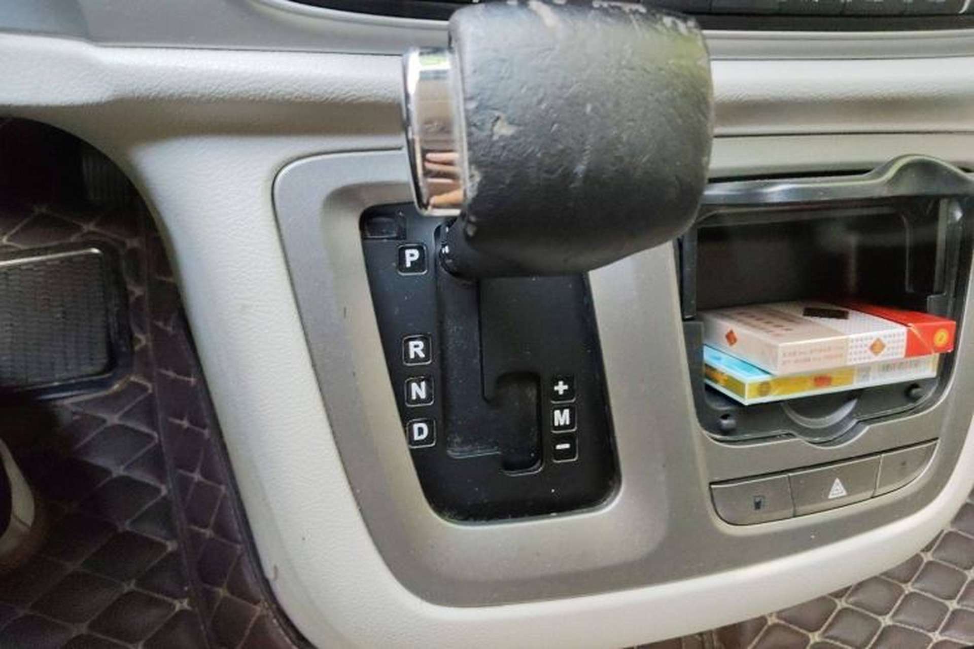 Used SAIC MAXUS G10 2016 2.0T Automatic Fashion Edition Gear Lever