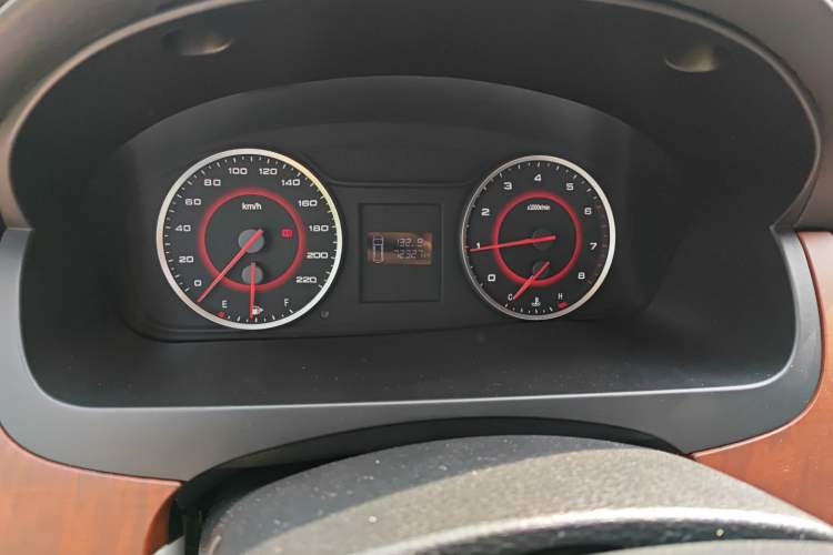 Used SAIC MAXUS G10 2016 2.0T Manual Elite Edition Instrument Cluster