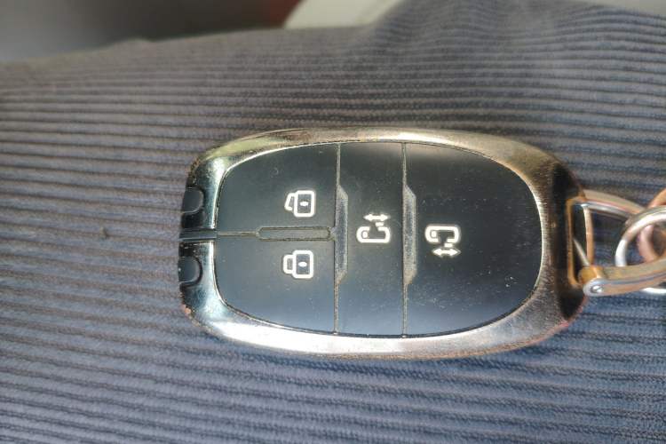Used SAIC MAXUS G10 2016 2.0T Automatic Flagship Edition Interior 1