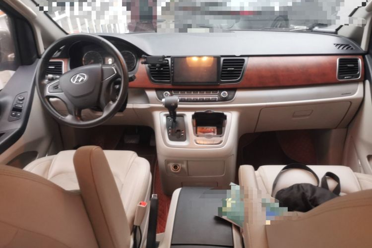 Used SAIC MAXUS G10 2016 2.0T Automatic Elite Edition Interior 2