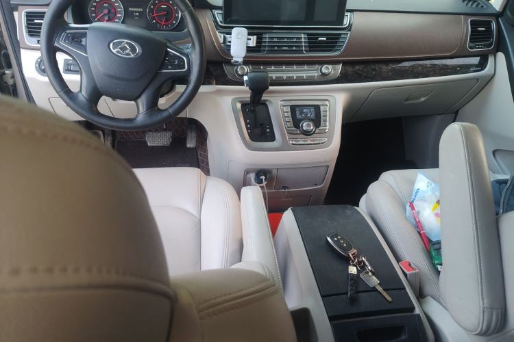 Used SAIC MAXUS G10 2016 2.0T Automatic Flagship Edition Interior 2