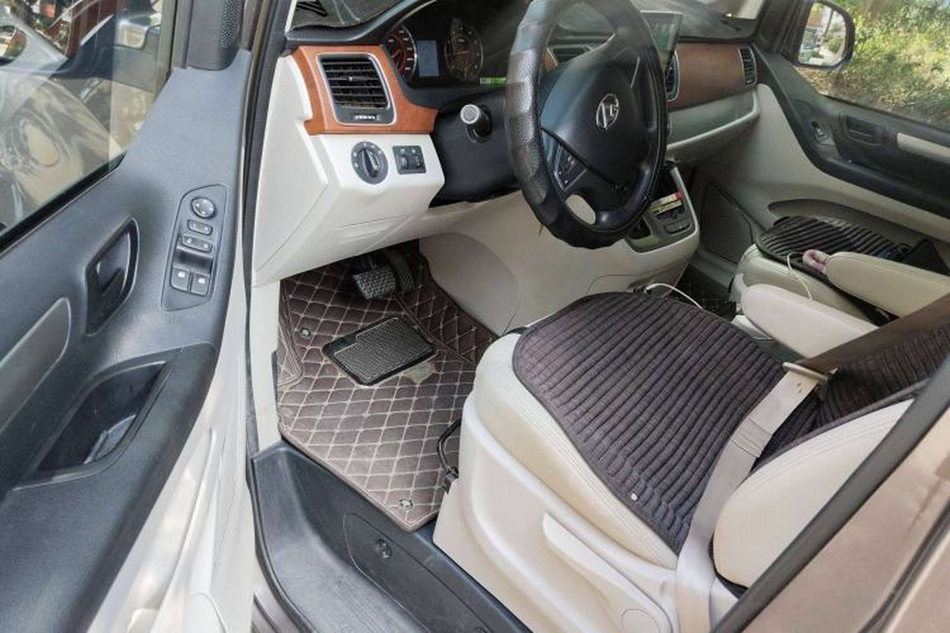 Used SAIC MAXUS G10 2016 2.0T Automatic Fashion Edition Interior 3
