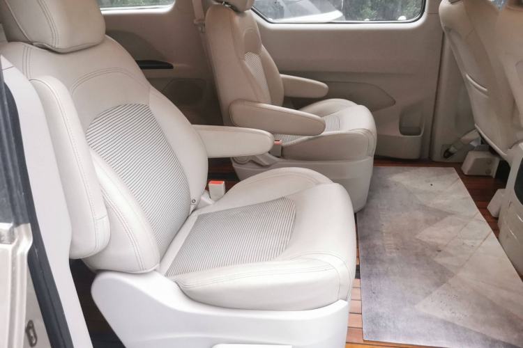 Used SAIC MAXUS G10 2016 2.0T Automatic Elite Edition Interior 4