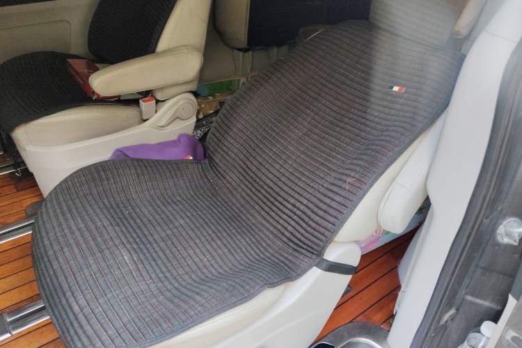 Used SAIC MAXUS G10 2016 2.0T Automatic Fashion Edition Interior 4