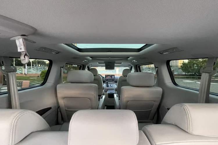 Used SAIC MAXUS G10 2016 2.0T Automatic Flagship Edition Interior 6