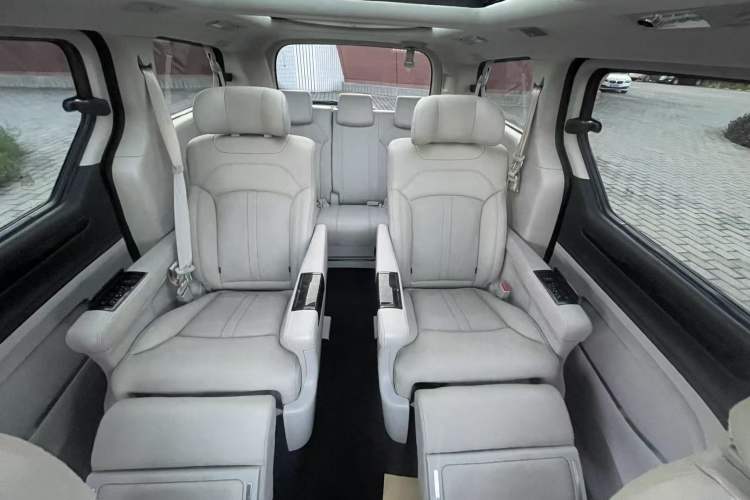 Used SAIC MAXUS G10 2016 2.0T Automatic Flagship Edition Interior 8