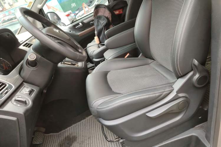 Used SAIC MAXUS G10 2016 2.0T Automatic Elite Edition Left Front Seat
