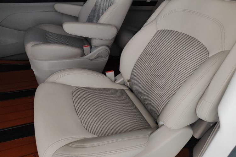 Used SAIC MAXUS G10 2016 2.0T Automatic Elite Edition Left Rear Seat