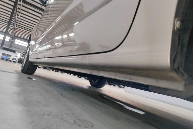 Used SAIC MAXUS G10 2016 2.0T Automatic Elite Edition Left Side Sill