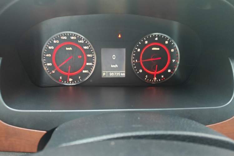 Used SAIC MAXUS G10 2016 2.0T Automatic Elite Edition Odometer Close Up