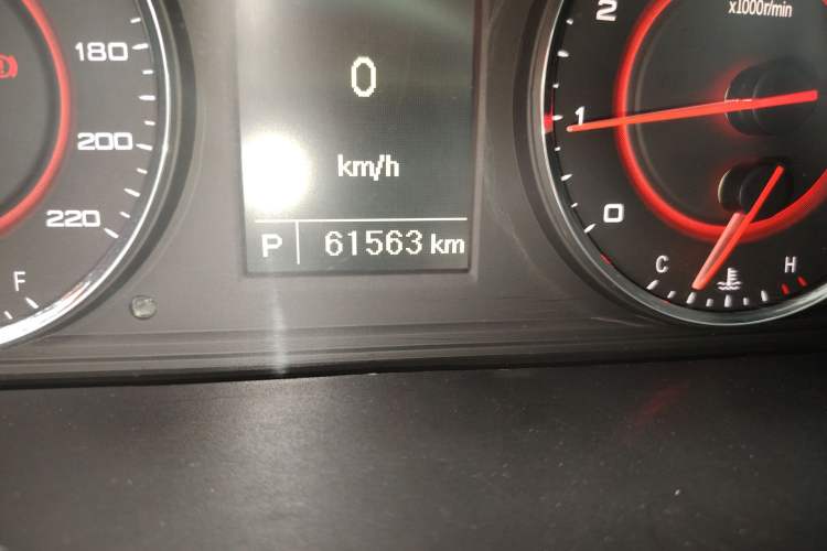Used SAIC MAXUS G10 2016 2.0T Automatic Elite Edition Odometer Close Up